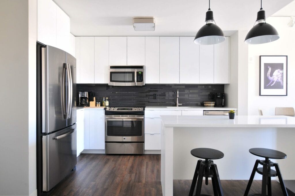 black and white stone kitchen