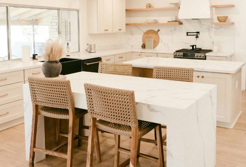 From Warm Neutrals to Bold Veining: 5 Kitchen Trends Worth Following