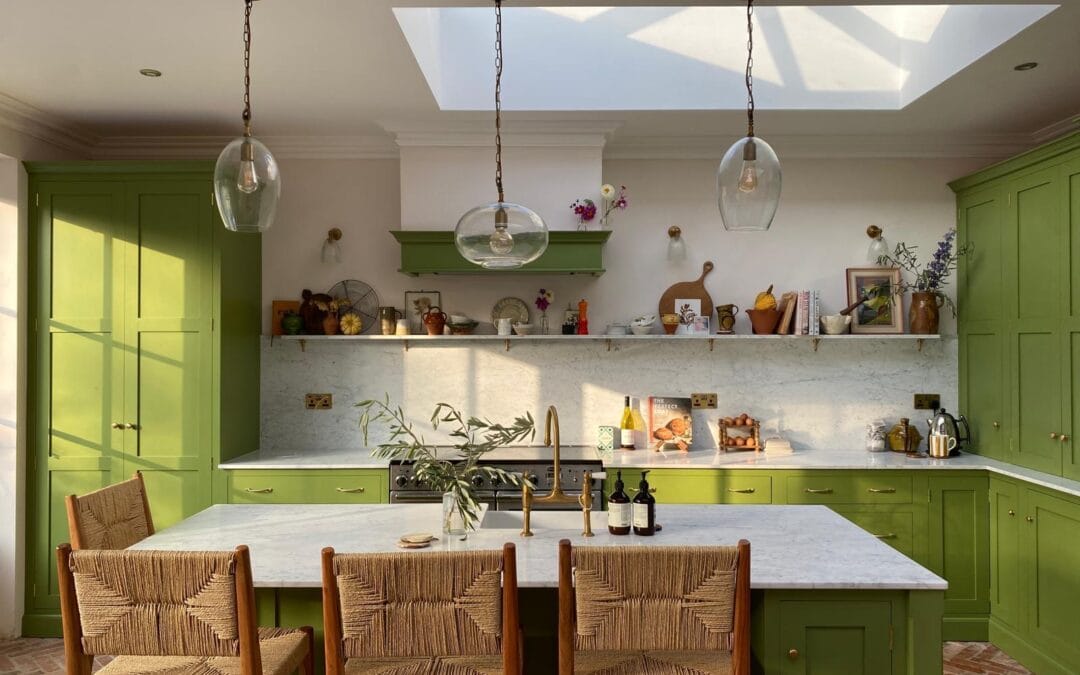 How A Two-Toned Kitchen Can Transform a Modern Space