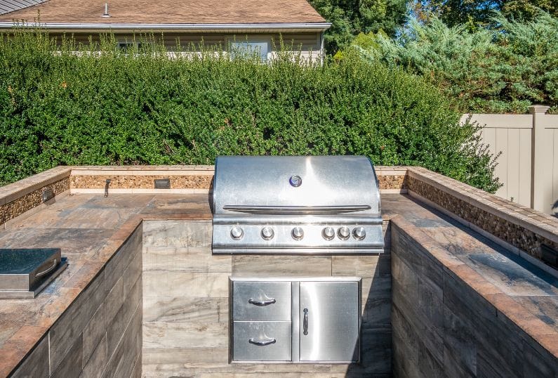 outdoor kitchen