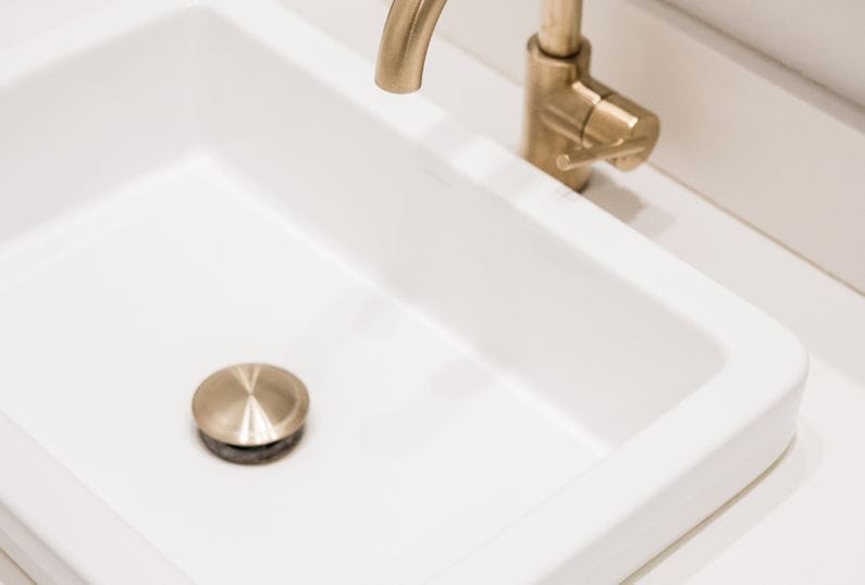 Crafting Bespoke Porcelain Sinks for Your Home